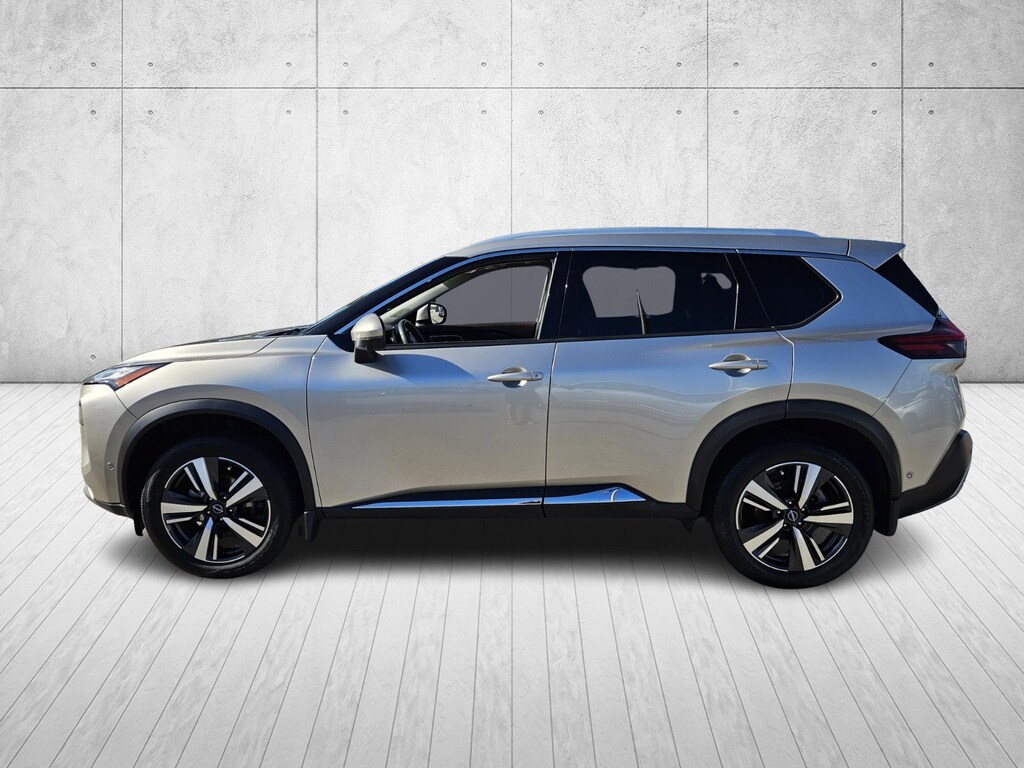 2023 Nissan Rogue Platinum photo 3