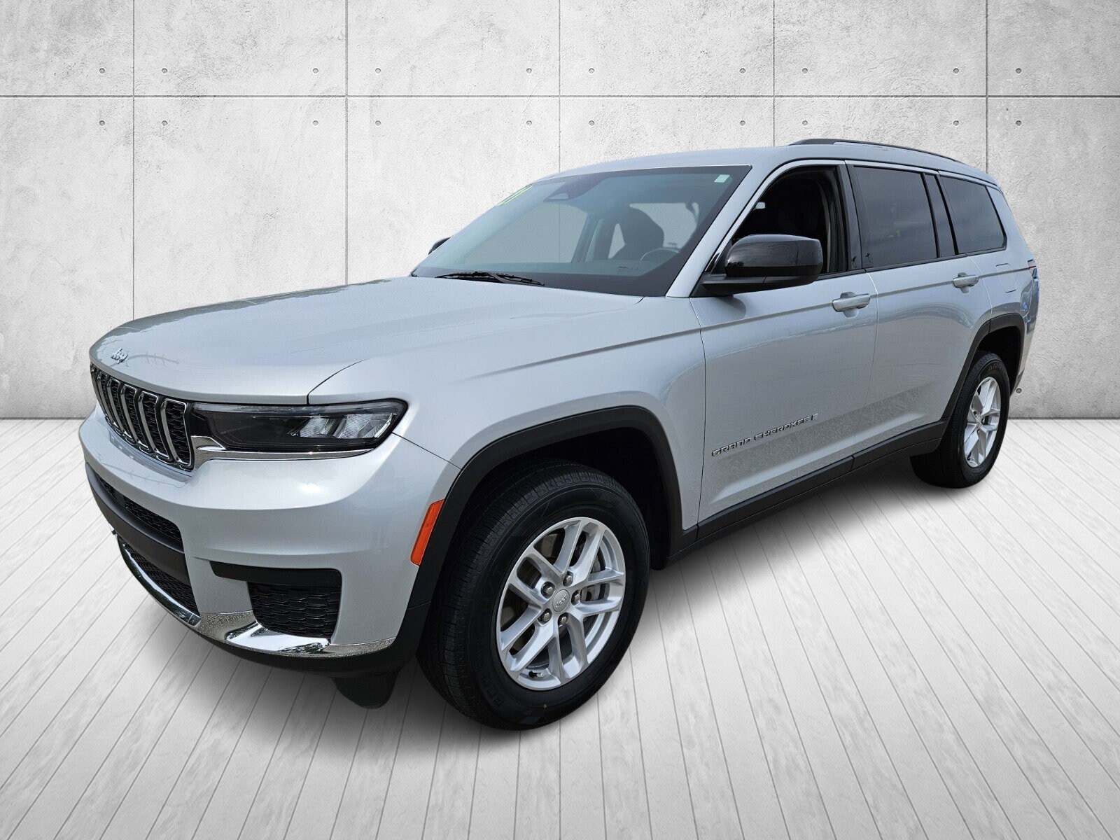 2021 Jeep Grand Cherokee Laredo photo 2