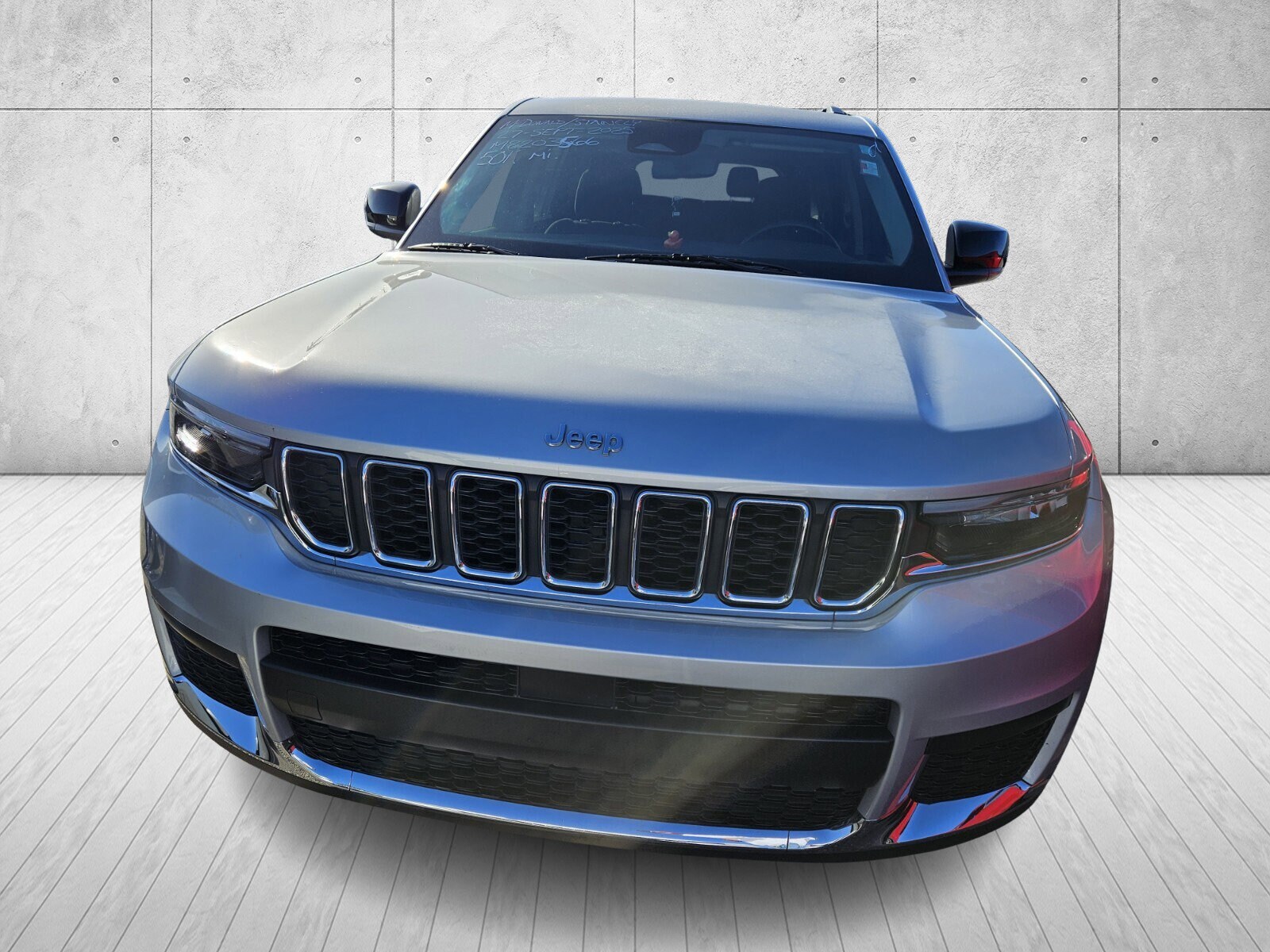 2021 Jeep Grand Cherokee Laredo photo 2