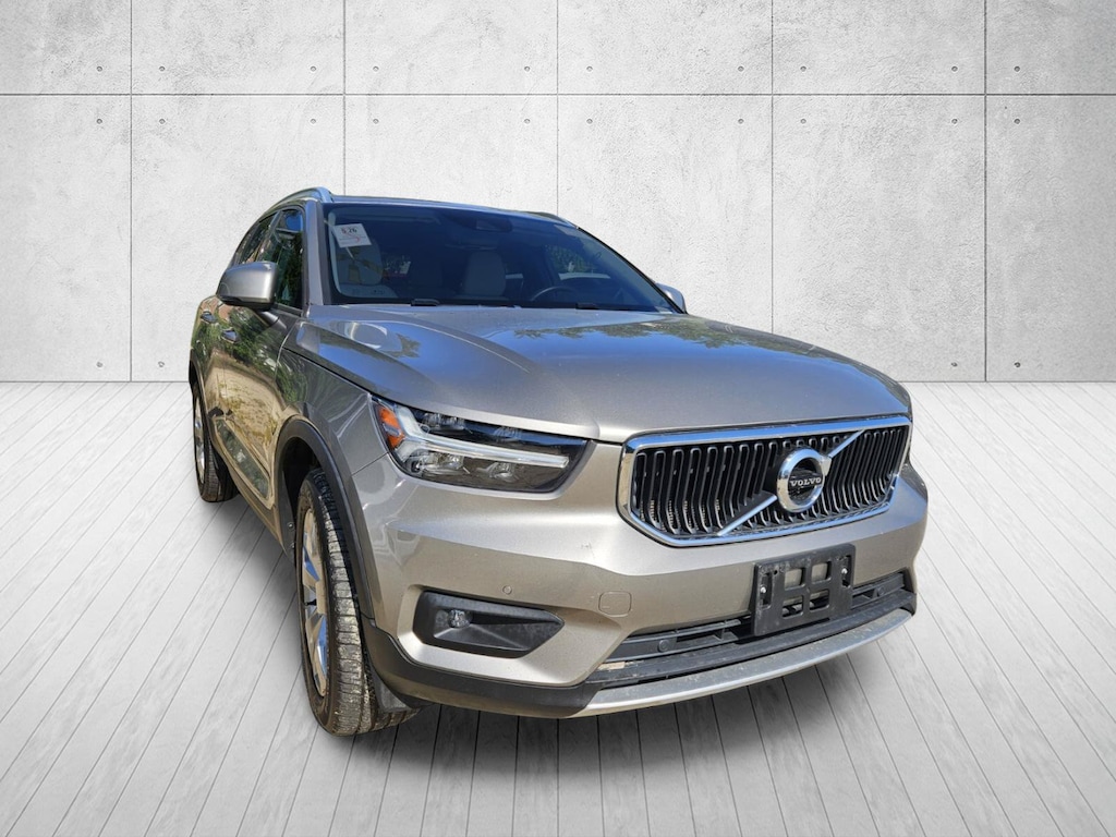 Used 2022 Volvo XC40 T5 AWD Momentum SUV