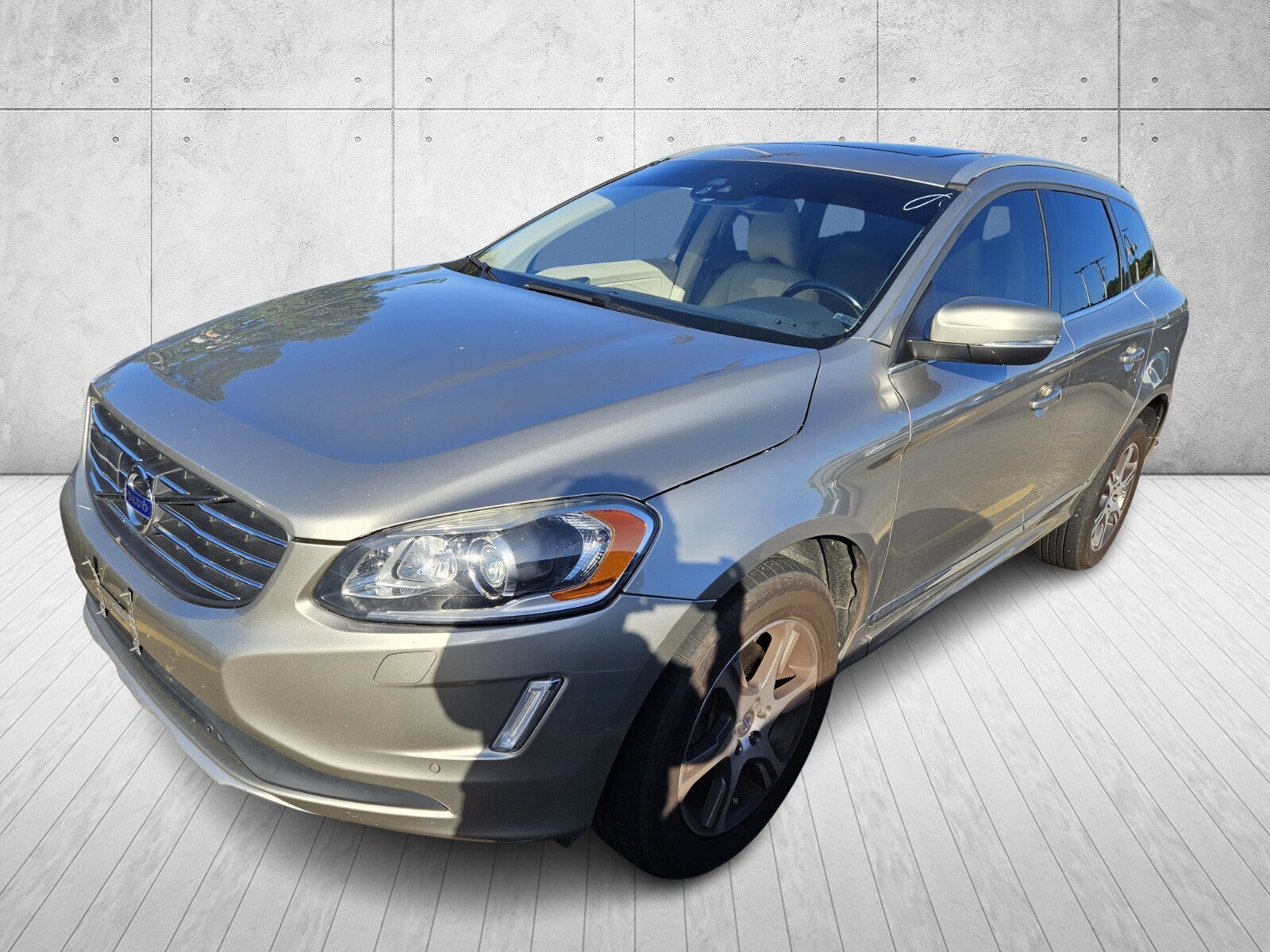 2015 Volvo XC60 T6 Platinum photo 3