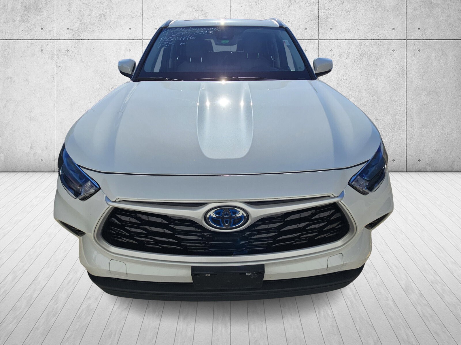 2023 Toyota Highlander Hybrid XLE photo 2