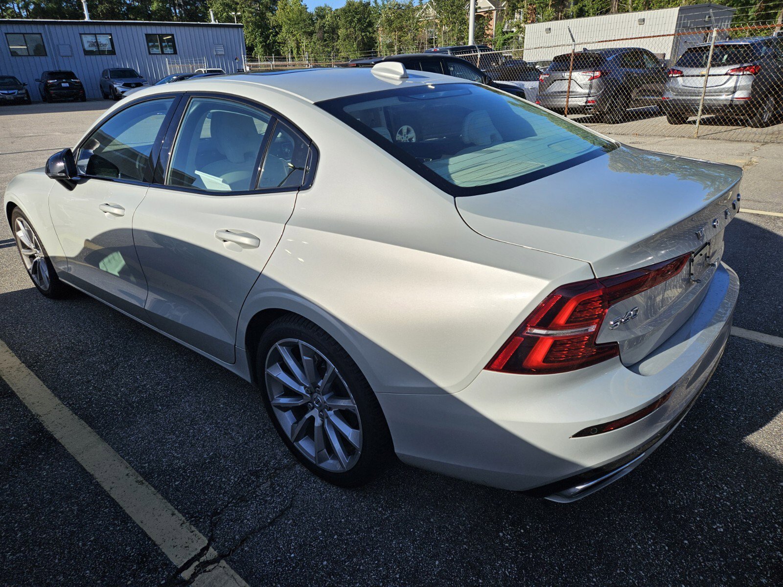 2021 Volvo S60 T5 Momentum photo 4