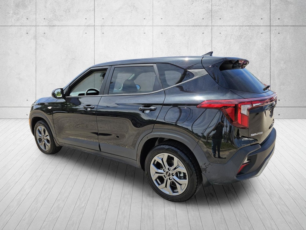 Used 2024 Kia Seltos LX SUV