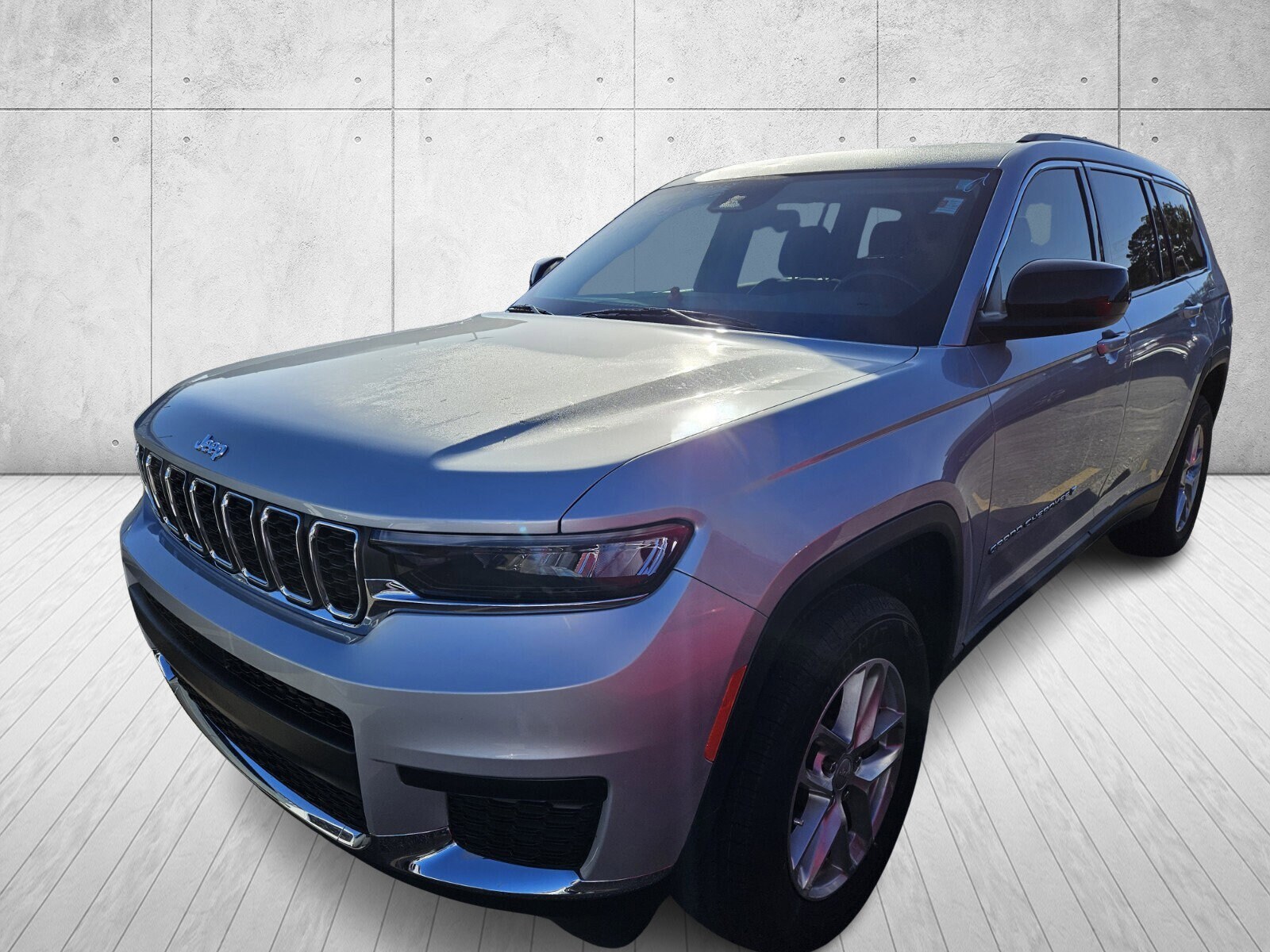 2021 Jeep Grand Cherokee Laredo photo 3