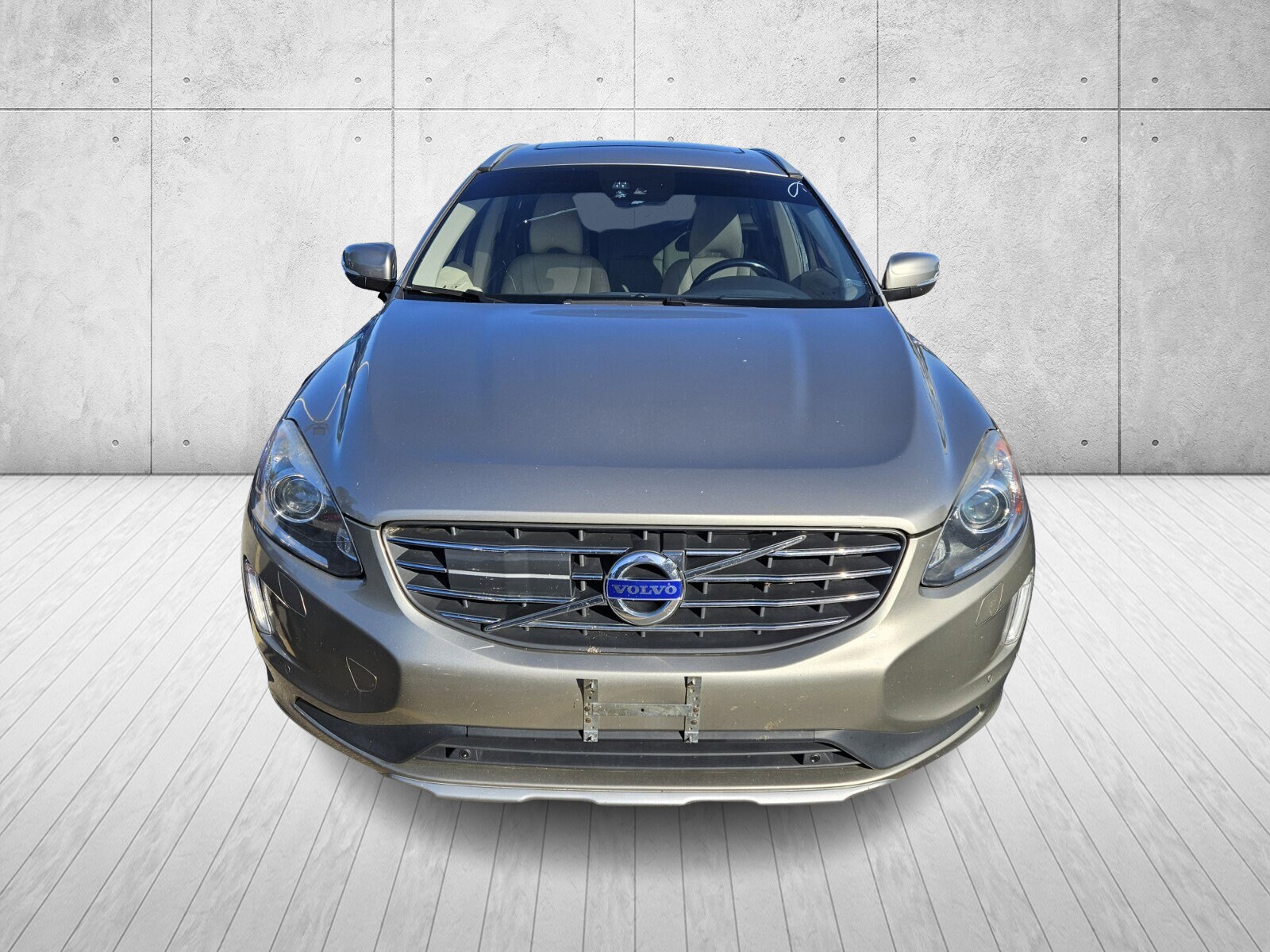 2015 Volvo XC60 T6 Platinum photo 2