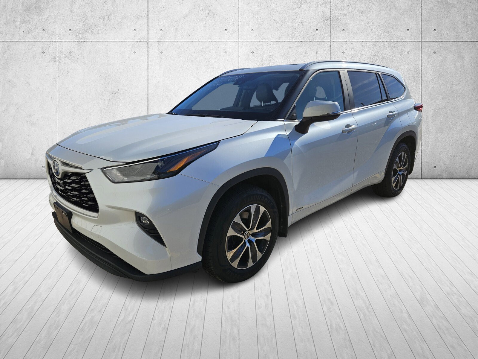 2023 Toyota Highlander Hybrid XLE photo 3
