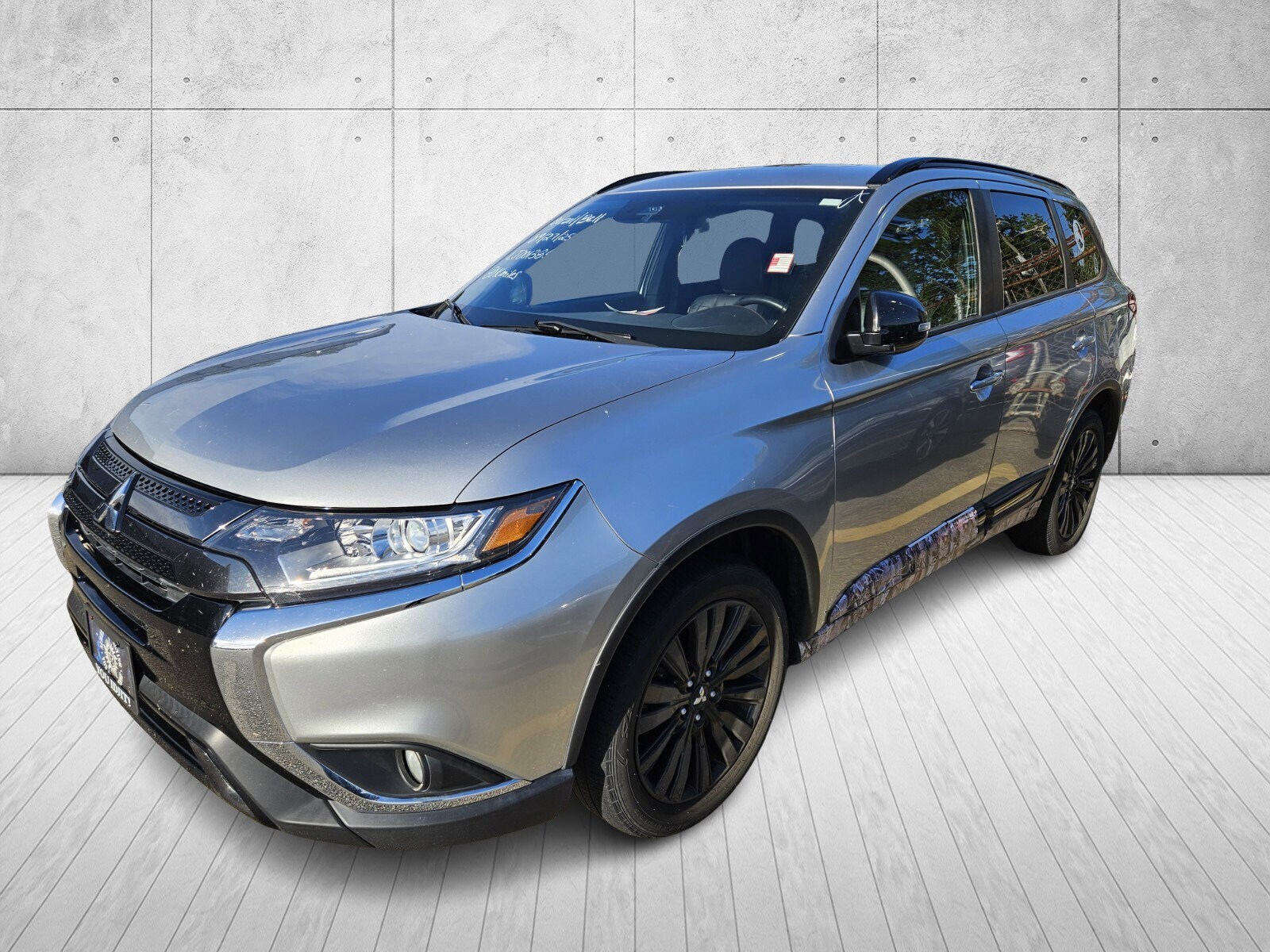 2020 Mitsubishi Outlander LE photo 3