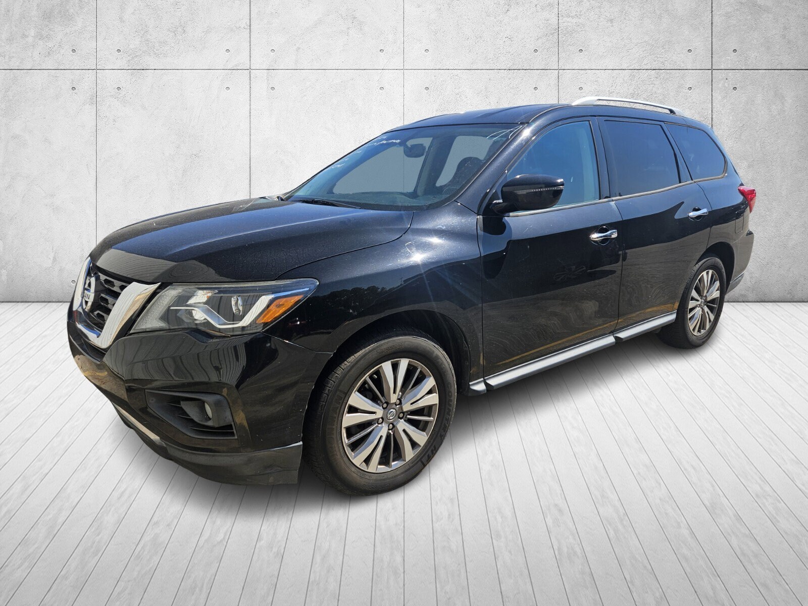 2019 Nissan Pathfinder SV photo 3
