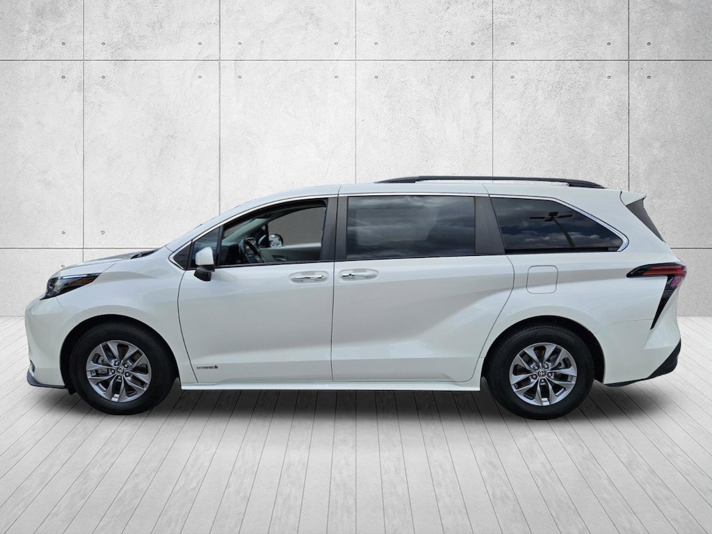 Used 2021 Toyota Sienna XLE 8 Passenger Van