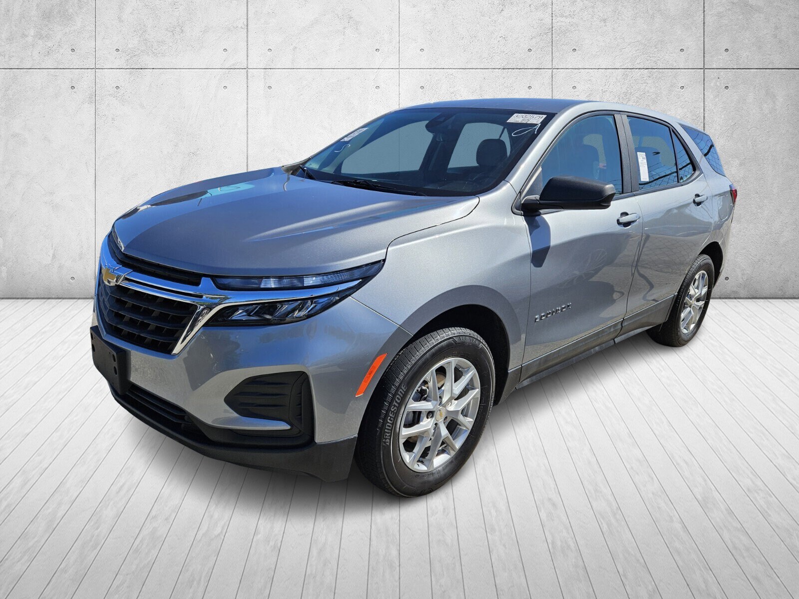 2024 Chevrolet Equinox LS photo 3