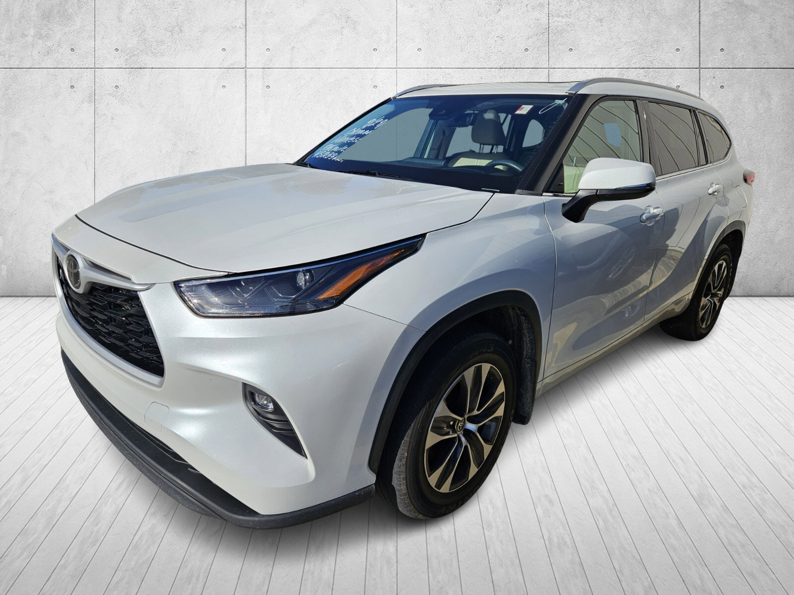 2022 Toyota Highlander XLE photo 3