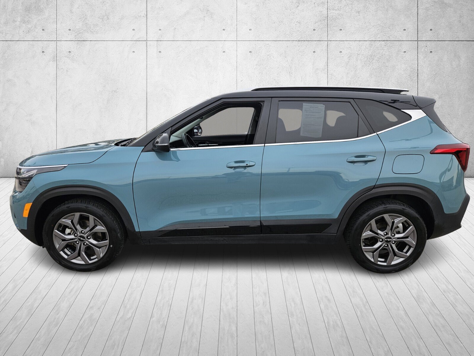 2024 Kia Seltos S photo 4