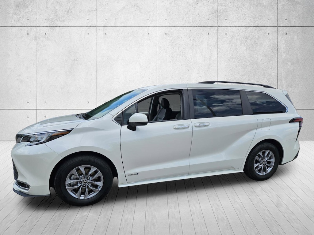 Used 2021 Toyota Sienna XLE 8 Passenger Van