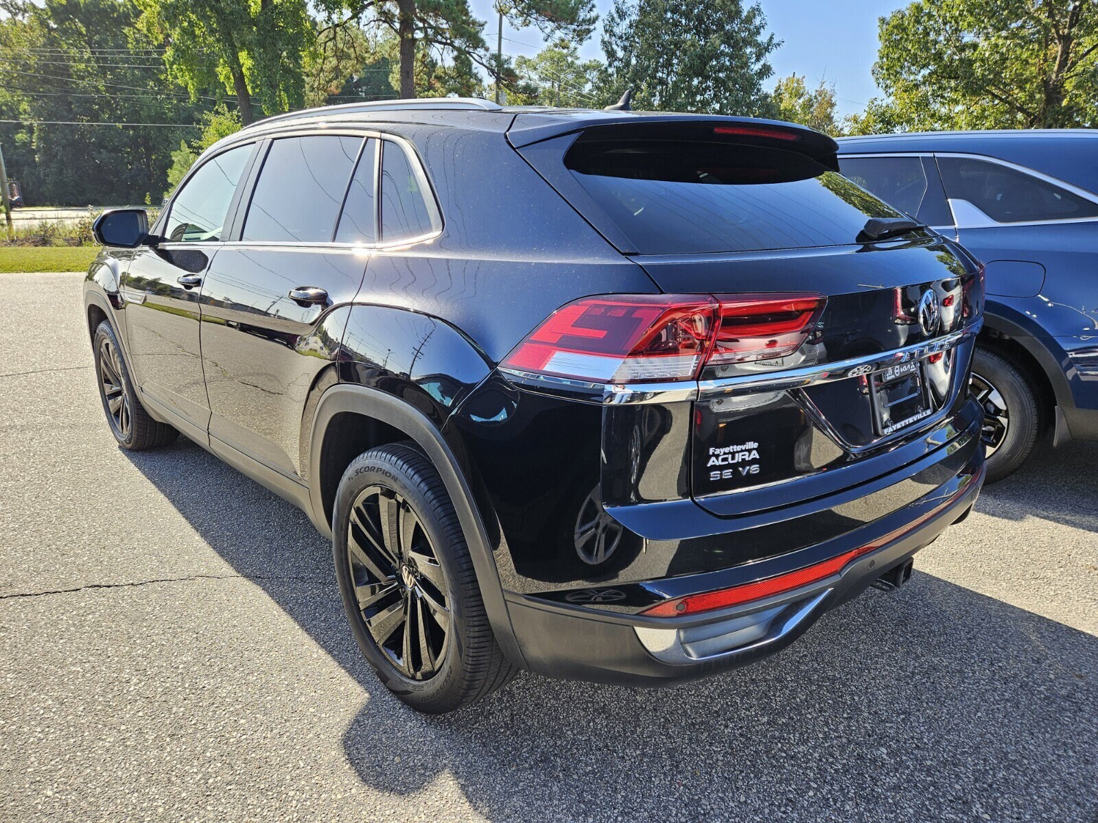 2022 Volkswagen Atlas Cross Sport V6 SE Technology photo 4
