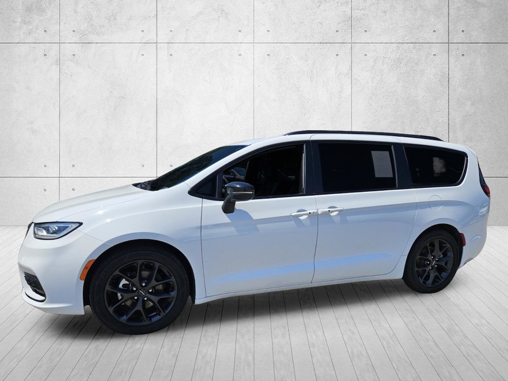 Used 2025 Chrysler Pacifica Limited Van Passenger Van