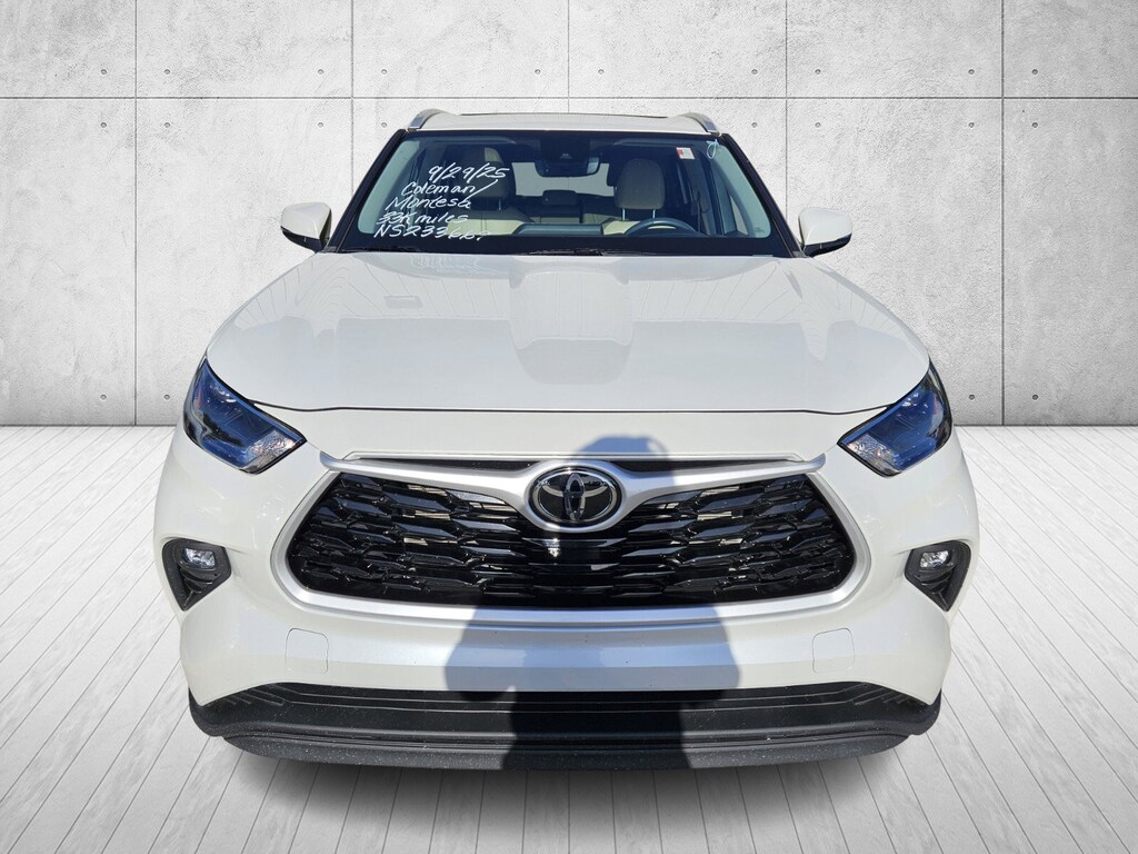 2022 Toyota Highlander XLE photo 2