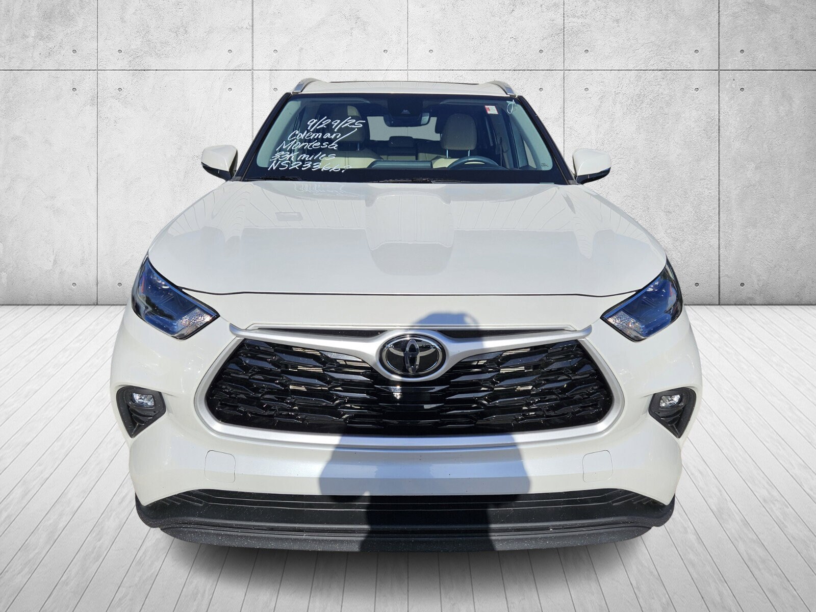 2022 Toyota Highlander XLE photo 2