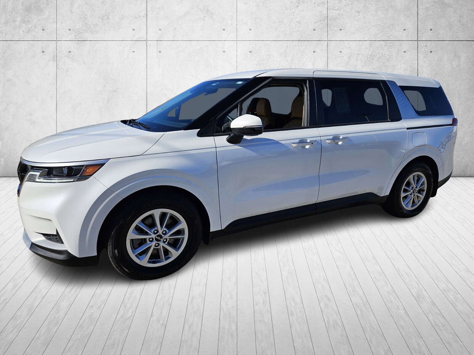 2024 Kia Carnival LX photo 3