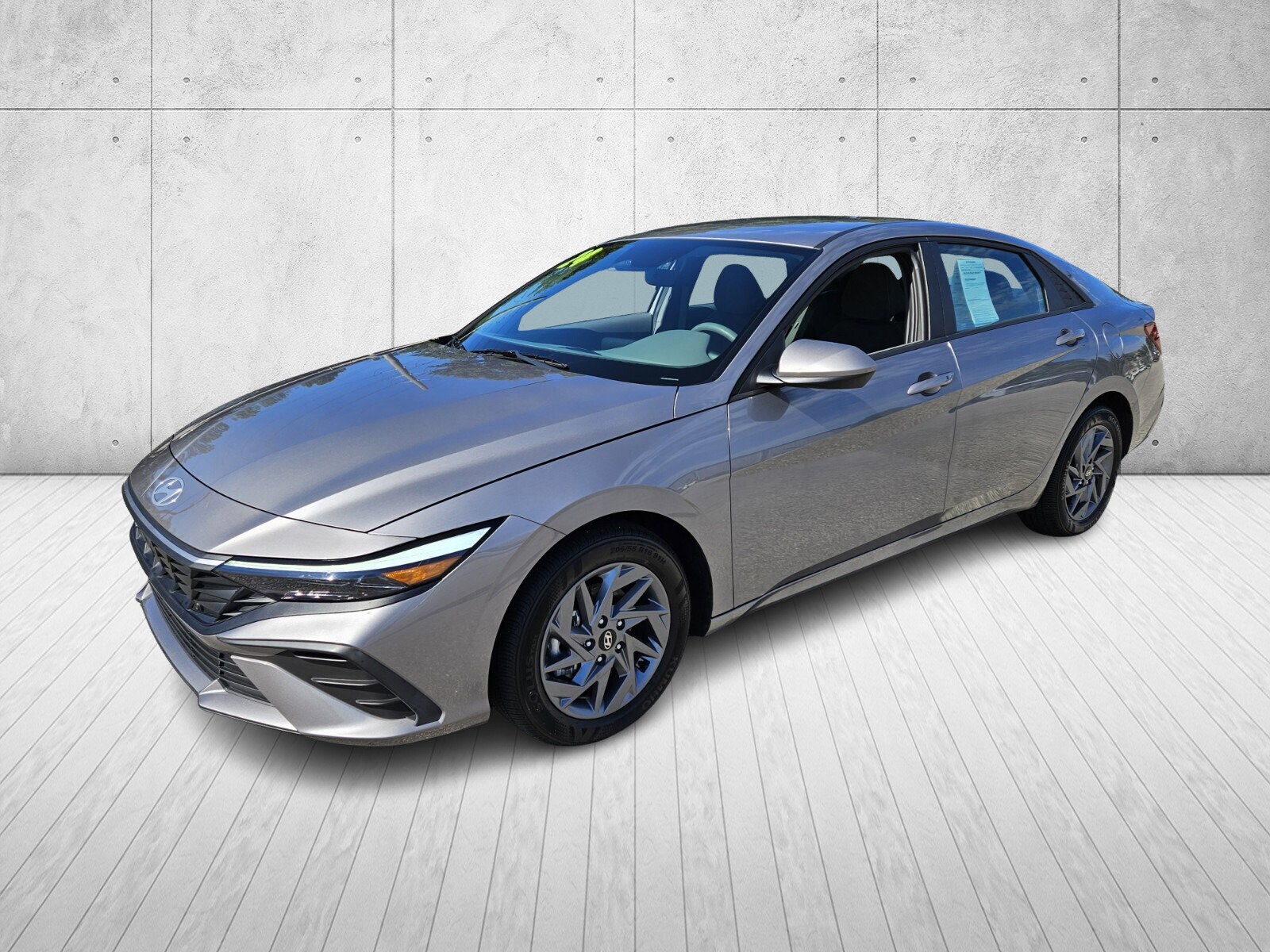 2024 Hyundai Elantra SEL photo 3