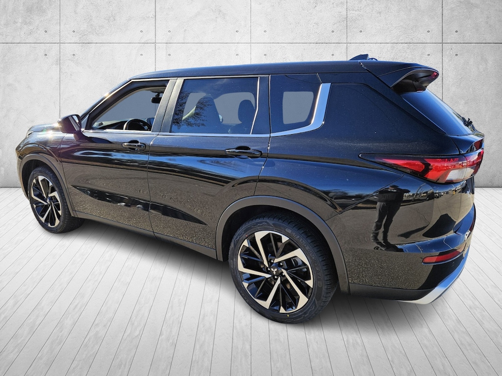 Used 2024 Mitsubishi Outlander SE SUV