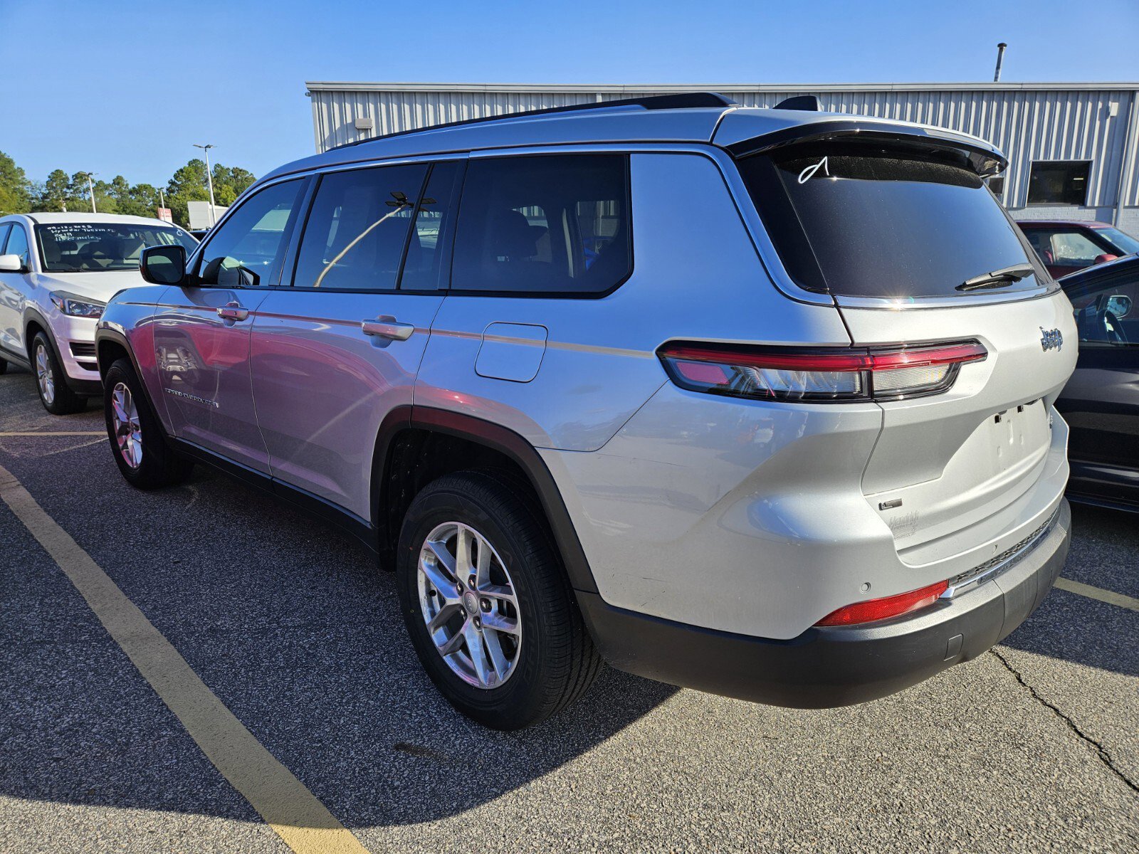 2021 Jeep Grand Cherokee Laredo photo 3