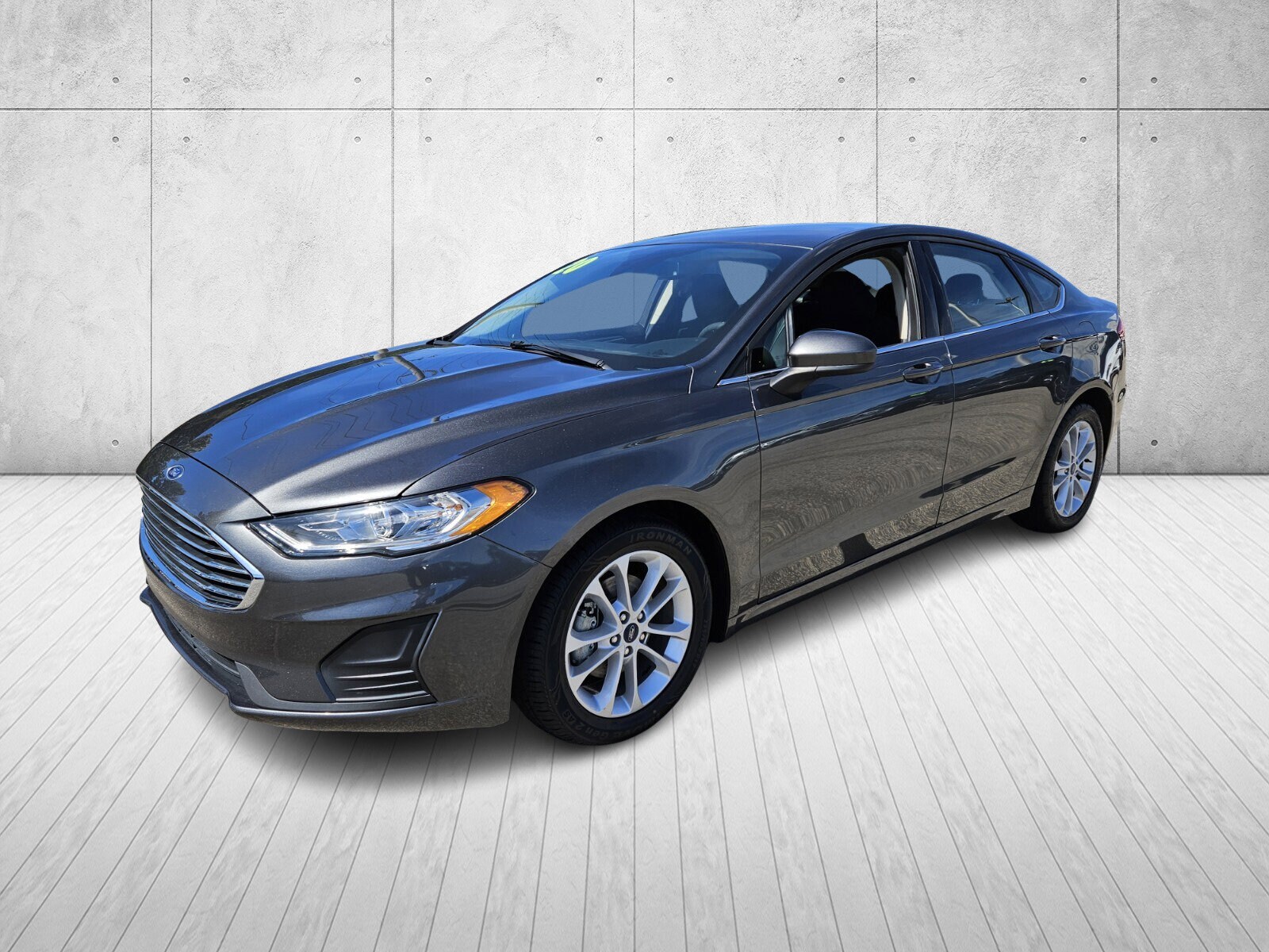 2020 Ford Fusion SE photo 3