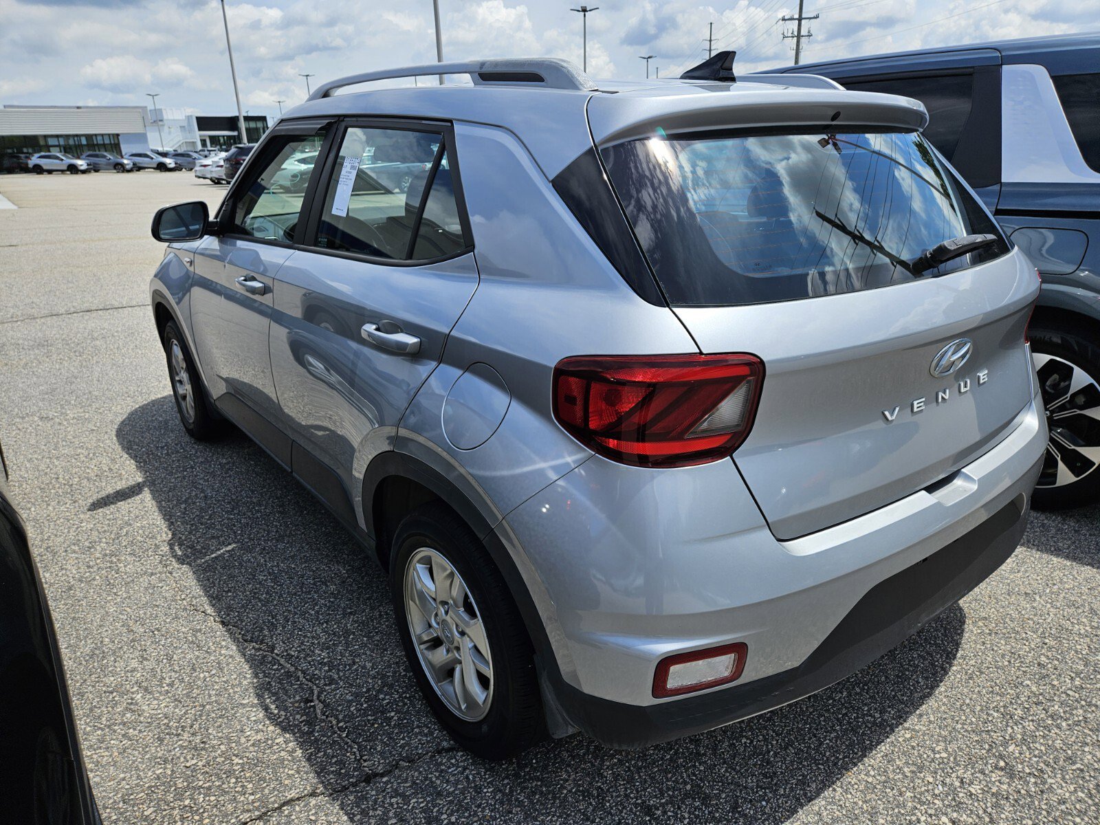 2020 Hyundai Venue SEL photo 4