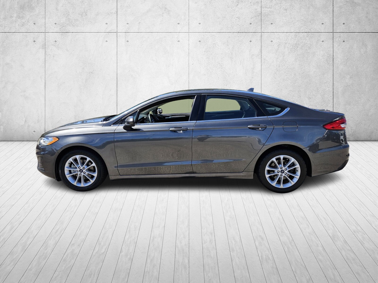 2020 Ford Fusion SE photo 4
