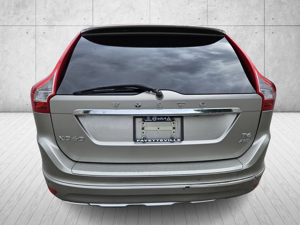 2015 Volvo XC60 T6 Platinum photo 3