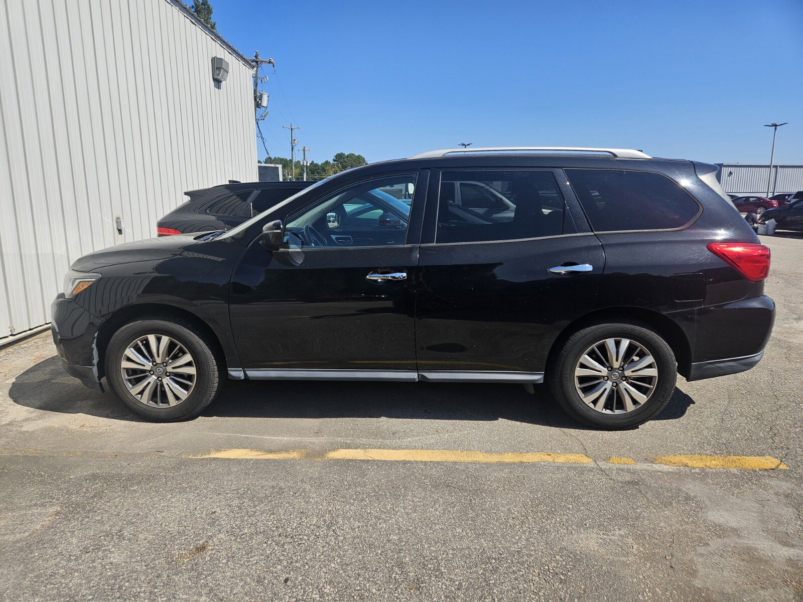 2019 Nissan Pathfinder SV photo 4