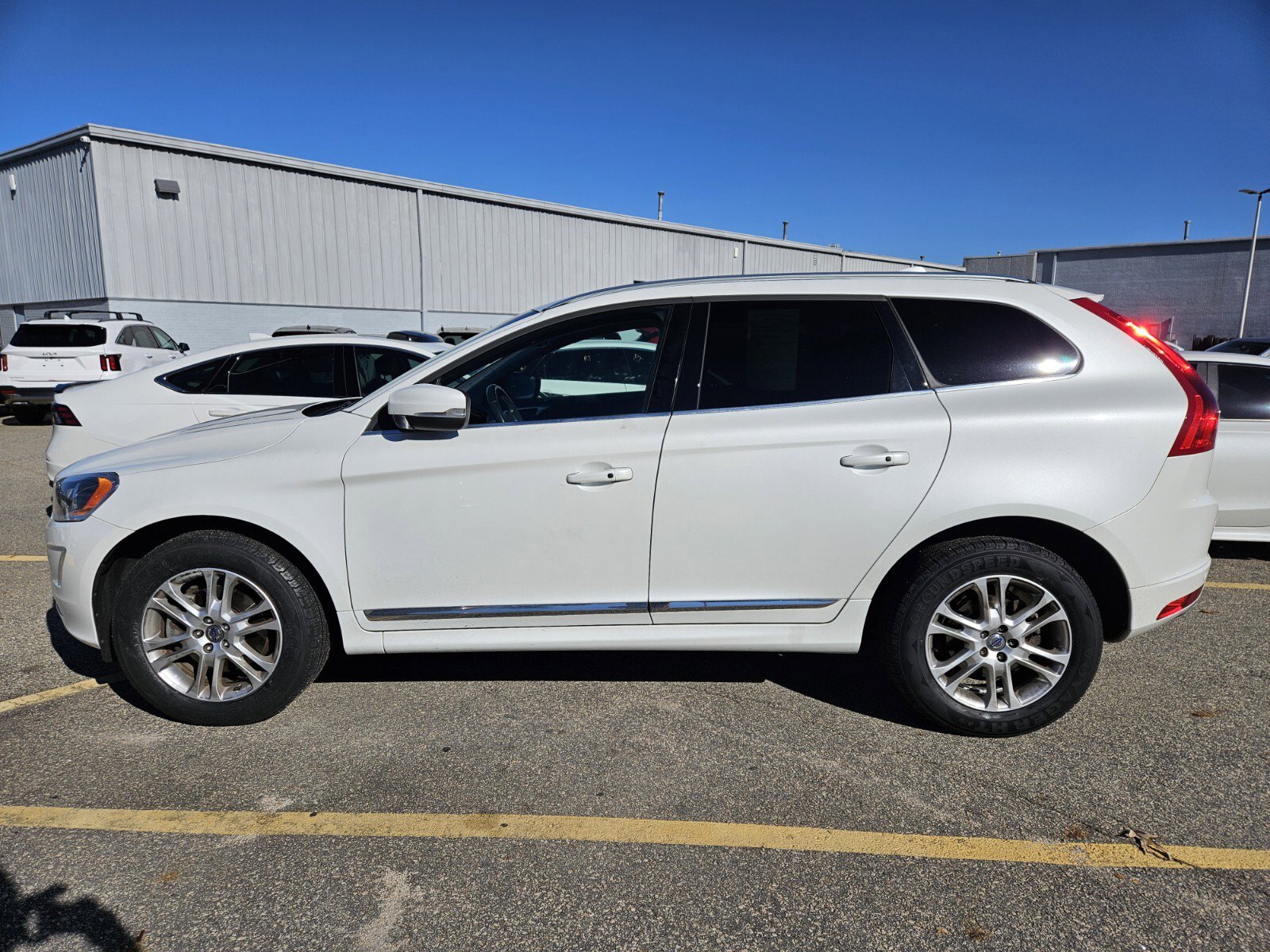 2016 Volvo XC60 T5 Drive-E Premier photo 4