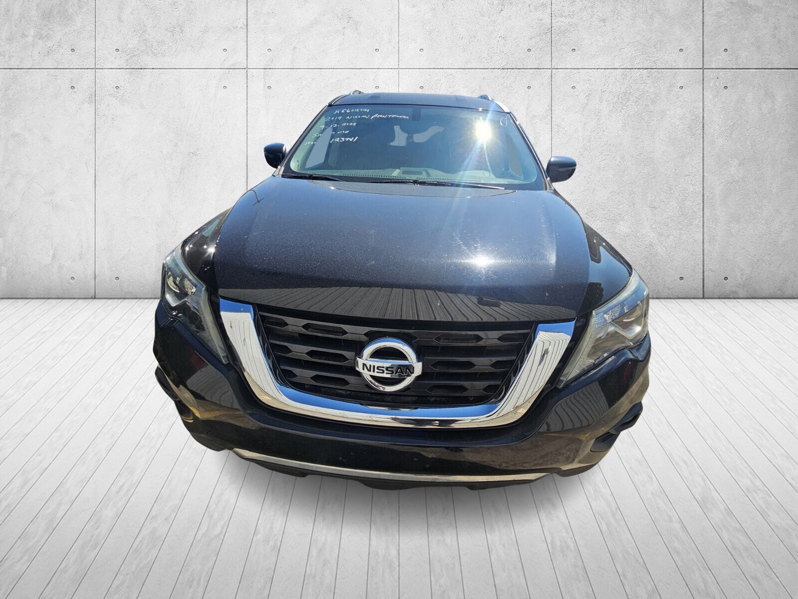 2019 Nissan Pathfinder SV photo 2