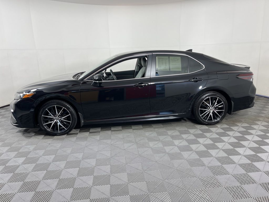 Used 2024 Toyota Camry SE with VIN 4T1G31AK8RU063313 for sale in Fayetteville, AR