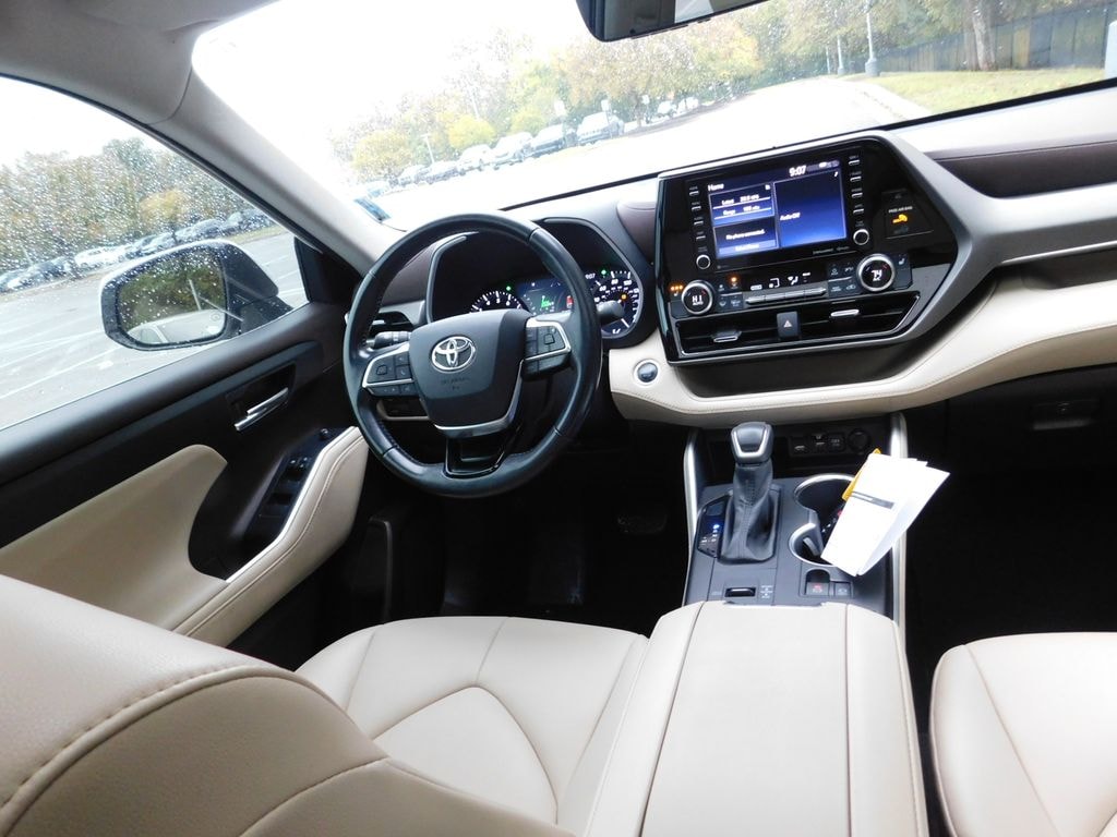 Used 2021 Toyota Highlander XLE SUV