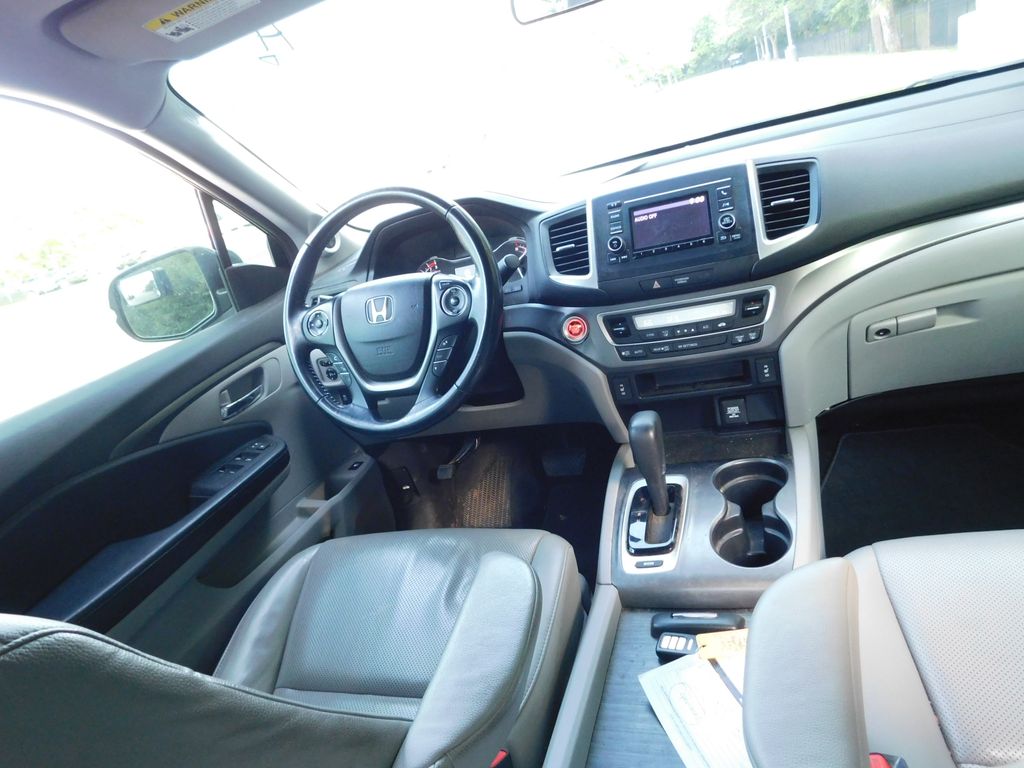 2017 Honda Ridgeline RTL photo 3