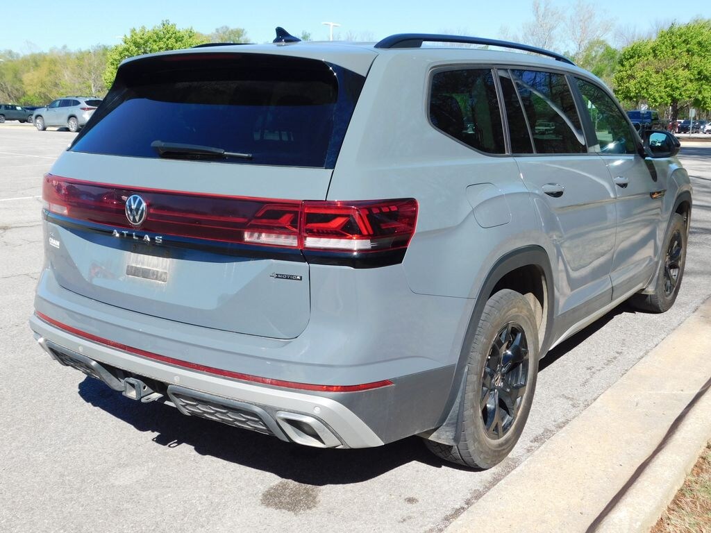 Used 2024 Volkswagen Atlas 2.0T Peak Edition SE w/Technology SUV
