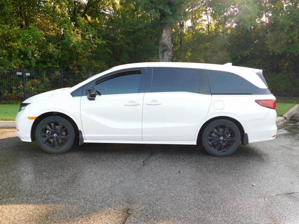 2023 Honda Odyssey Sport photo 2