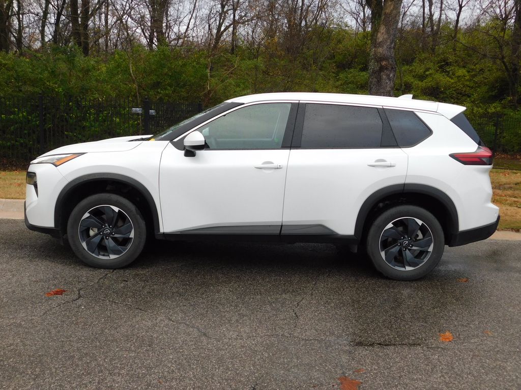 2024 Nissan Rogue SV photo 2