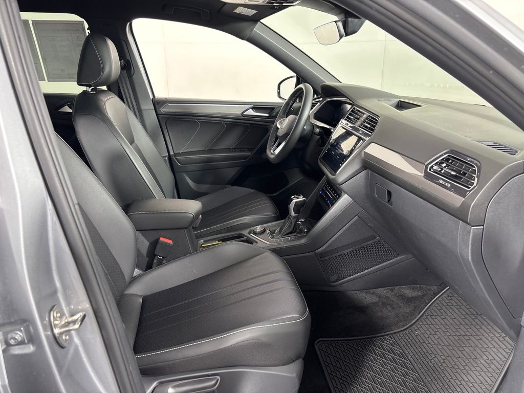 2023 Volkswagen Tiguan SE R-LINE BLACK - Photo 6