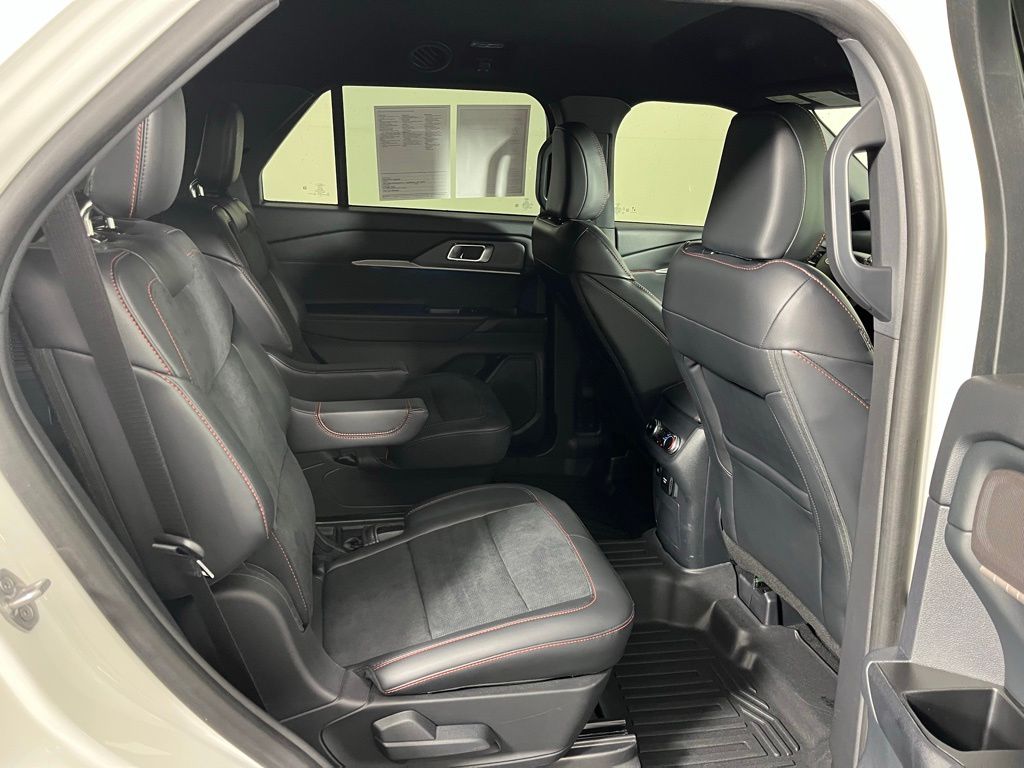 2025 Ford Explorer ST - Photo 7