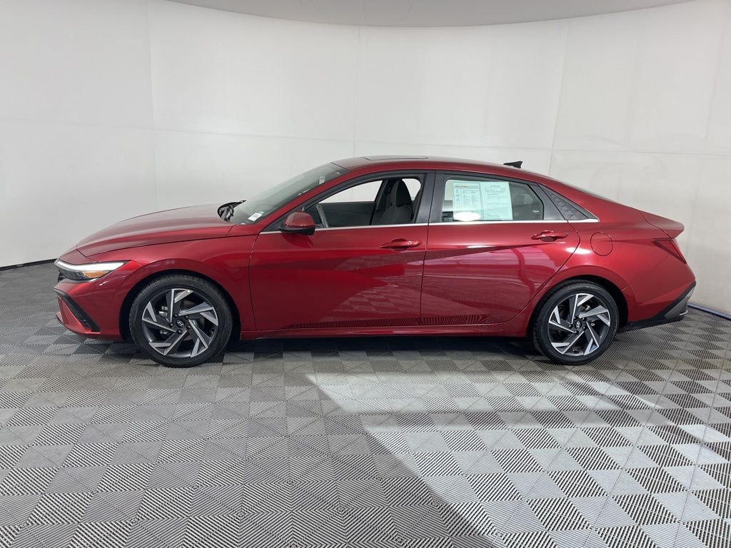 Used 2025 Hyundai Elantra SEL Convenience Sedan