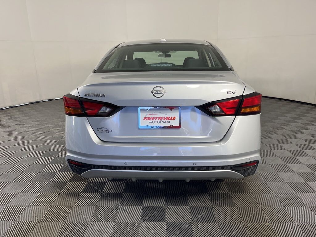 Used 2024 Nissan Altima 2.5 SV Sedan