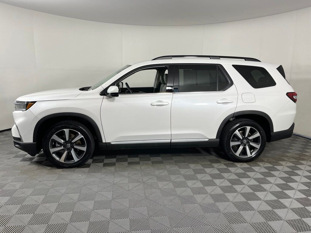 Used 2025 Honda Pilot Touring SUV