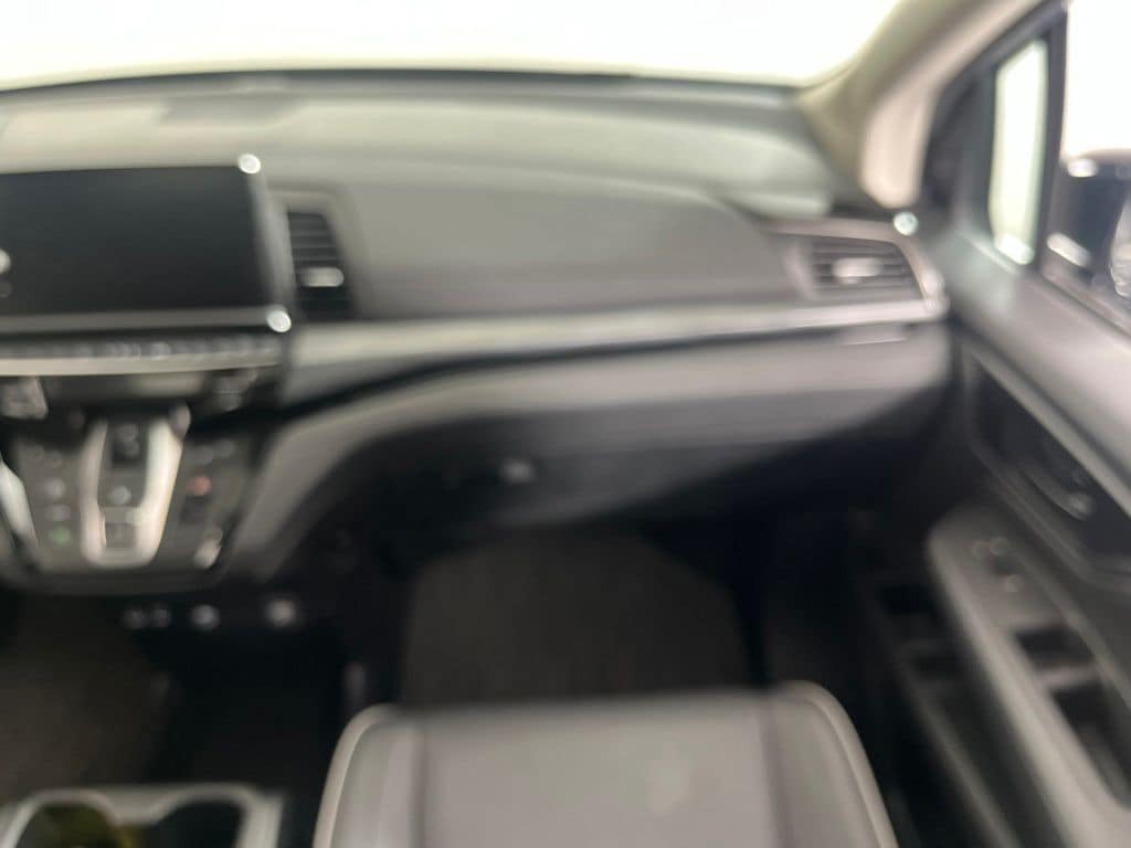 2025 Honda Odyssey Elite - Photo 18