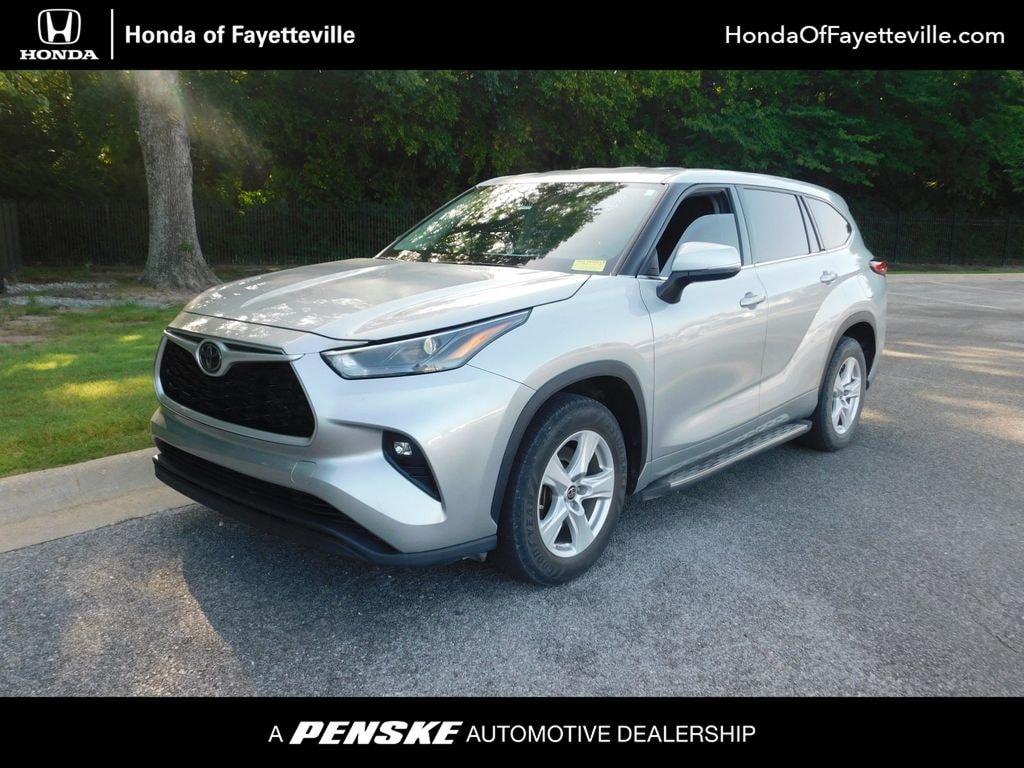 Used 2022 Toyota Highlander LE SUV