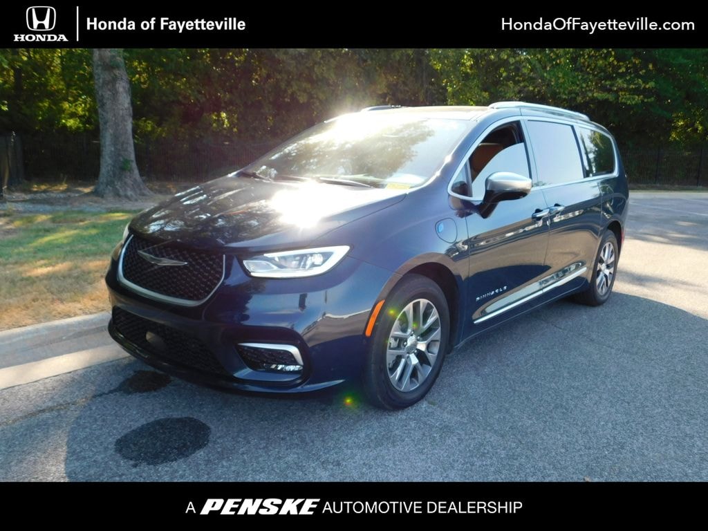Used 2023 Chrysler Pacifica Plug-In Hybrid Pinnacle Van Passenger Van