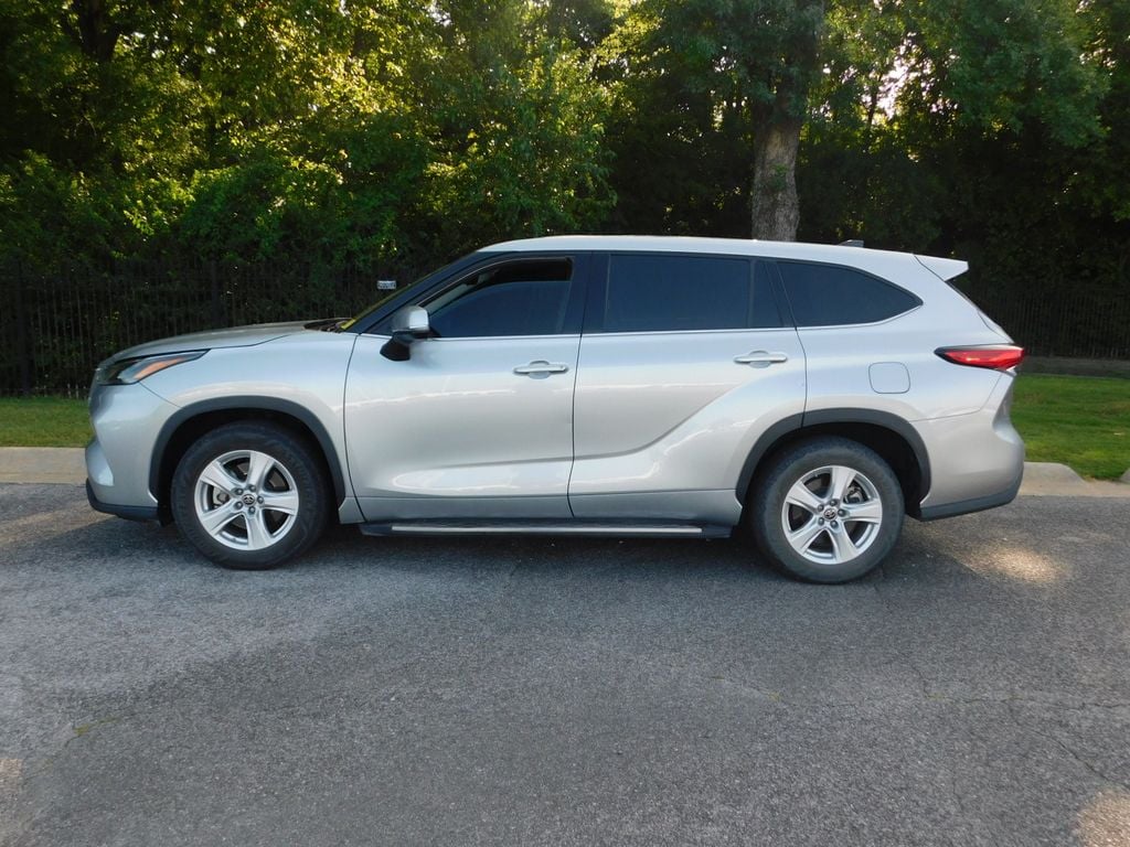 Used 2022 Toyota Highlander LE SUV