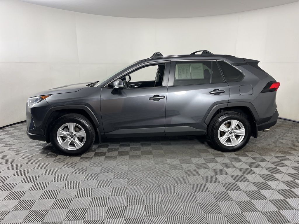 2021 Toyota RAV4 XLE photo 2
