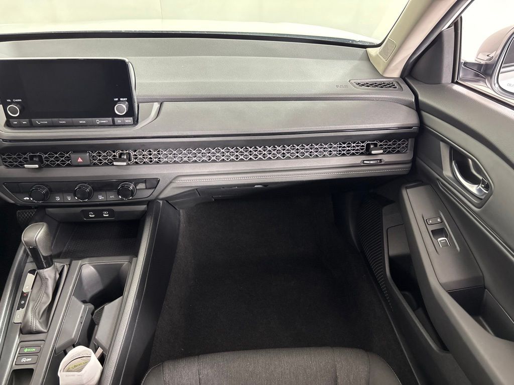 2025 Honda Accord SE - Photo 16